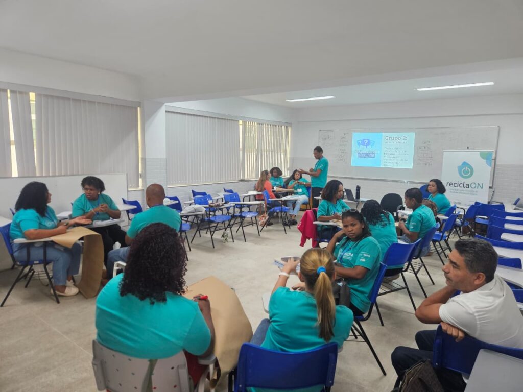 Galeria de fotos do Curso de Gestão de Resíduos Eletroeletrônicos em Cooperativa de Catadores de Vitória