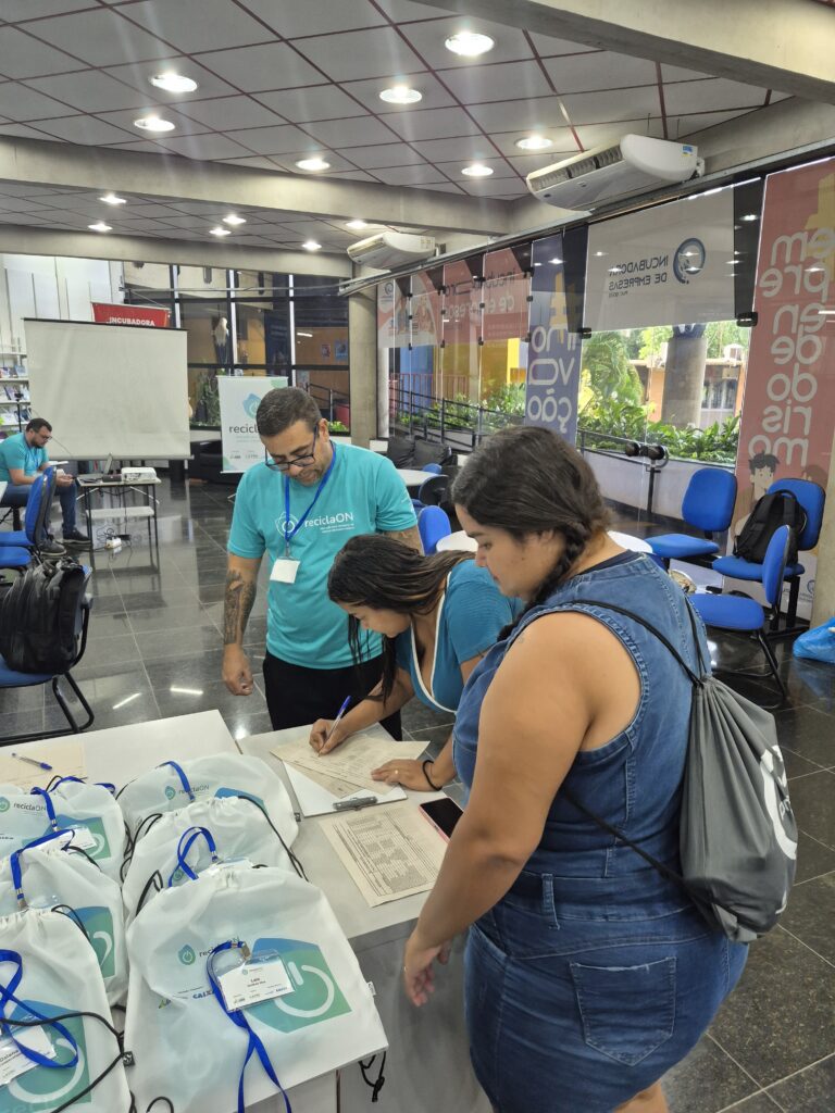 Galeria de fotos do Curso de Educação para a Destinação Socioambiental de Resíduos Eletrônicos de Goiânia