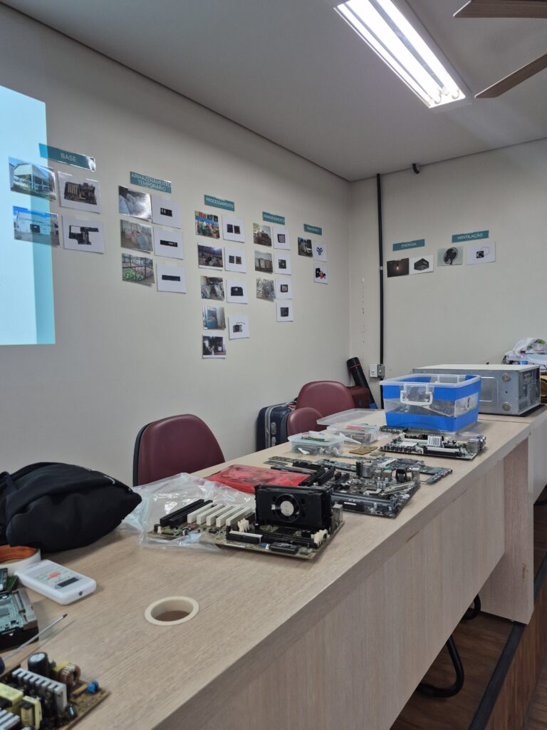 Galeria de fotos do Curso de Educação para a Destinação Socioambiental de Resíduos Eletrônicos de Belo Horizonte