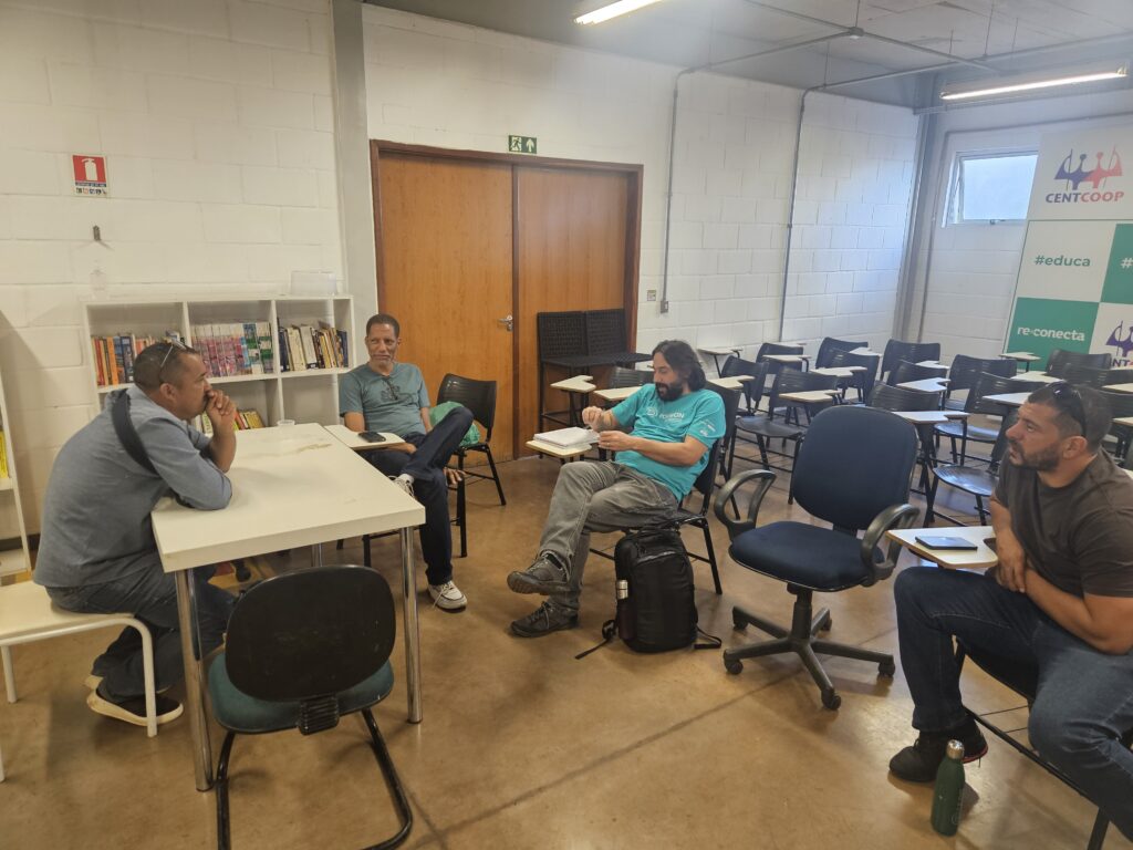 Galeria de fotos do Curso de Gestão de Resíduos Eletroeletrônicos em Cooperativa de Catadores de Brasília