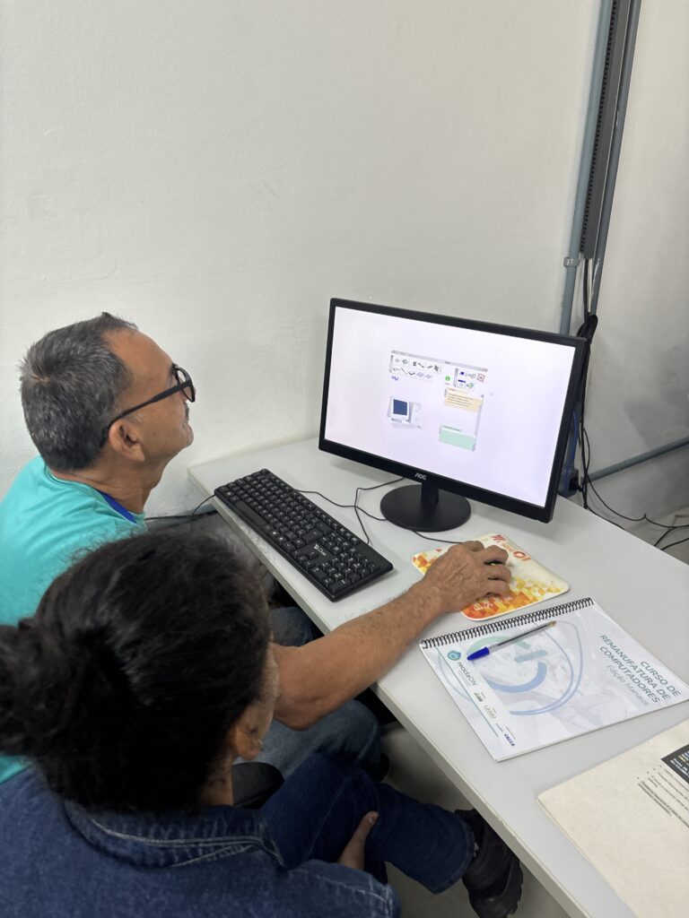 Galeria de fotos do Curso de Remanufatura de Computadores de Manaus